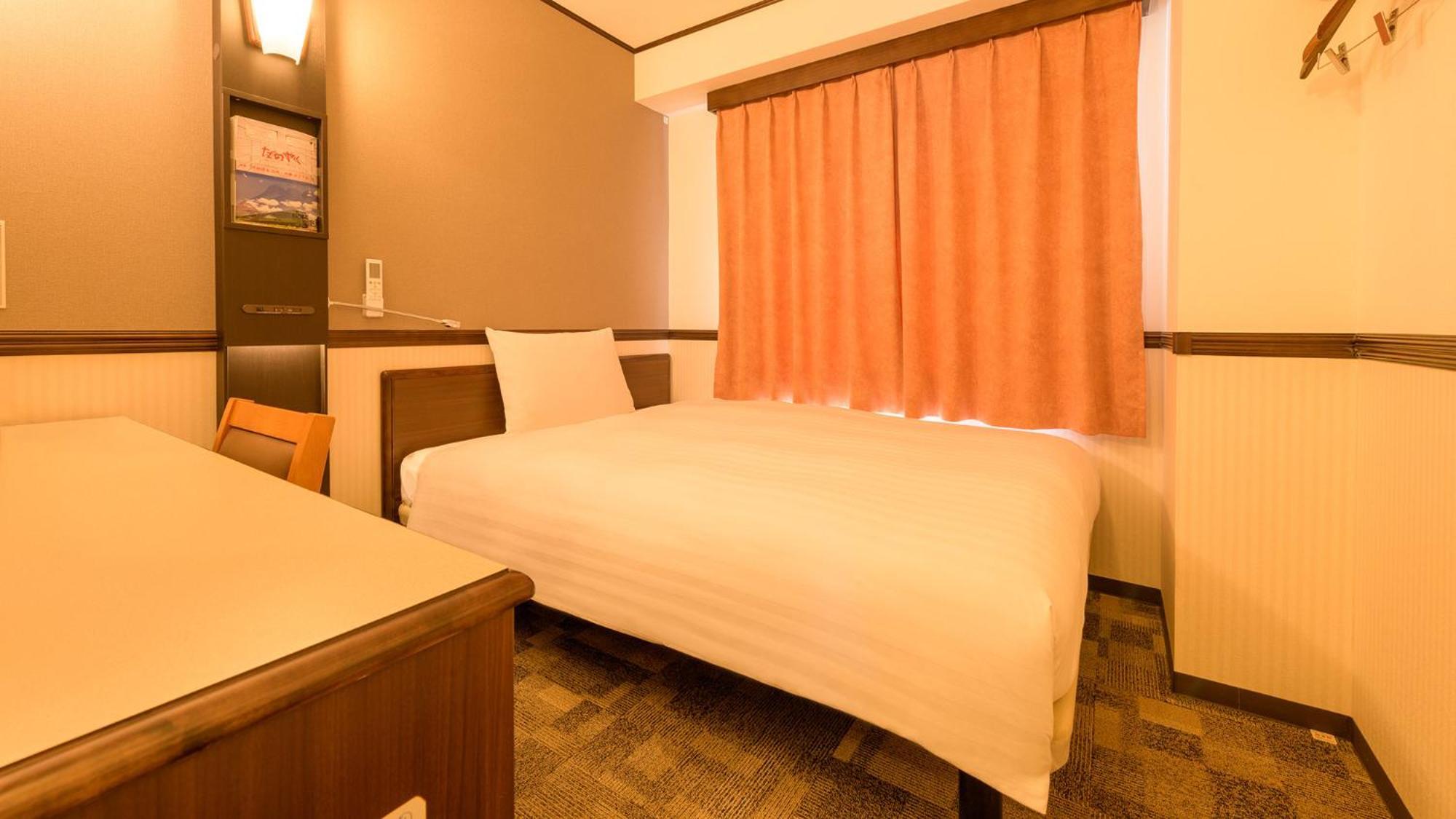Toyoko Inn Fukushima Eki Nishi Guchi Rum bild