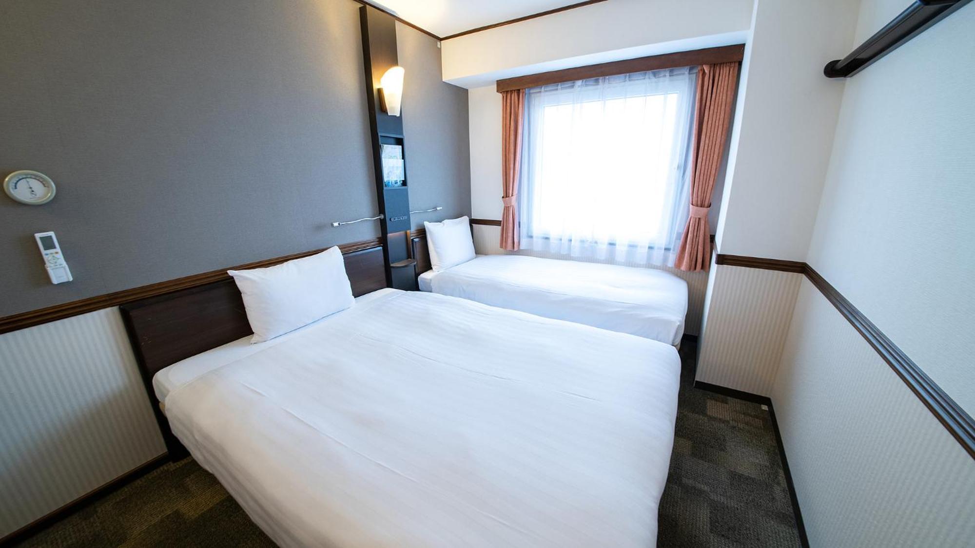 Toyoko Inn Fukushima Eki Nishi Guchi Rum bild