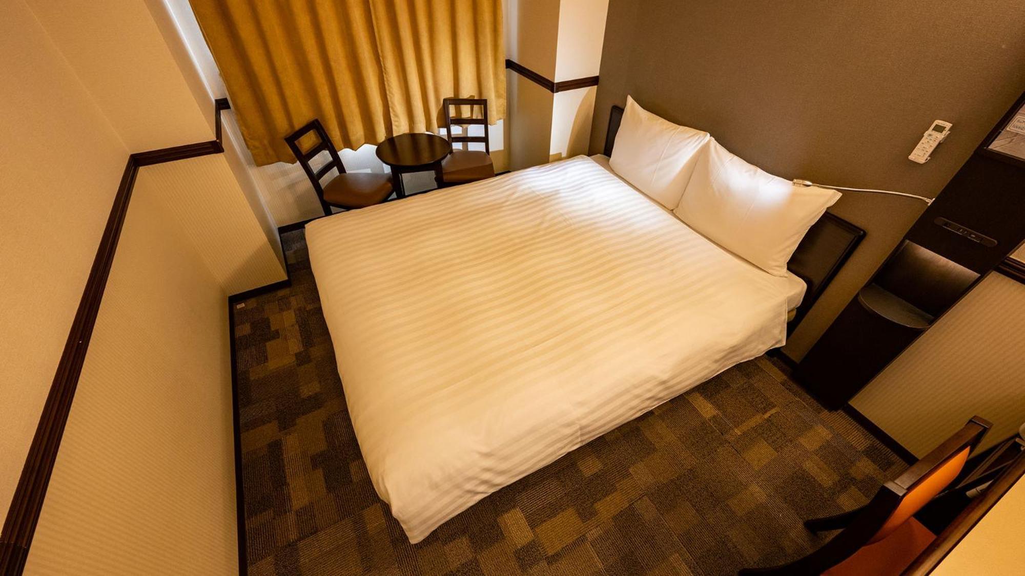 Toyoko Inn Fukushima Eki Nishi Guchi Rum bild